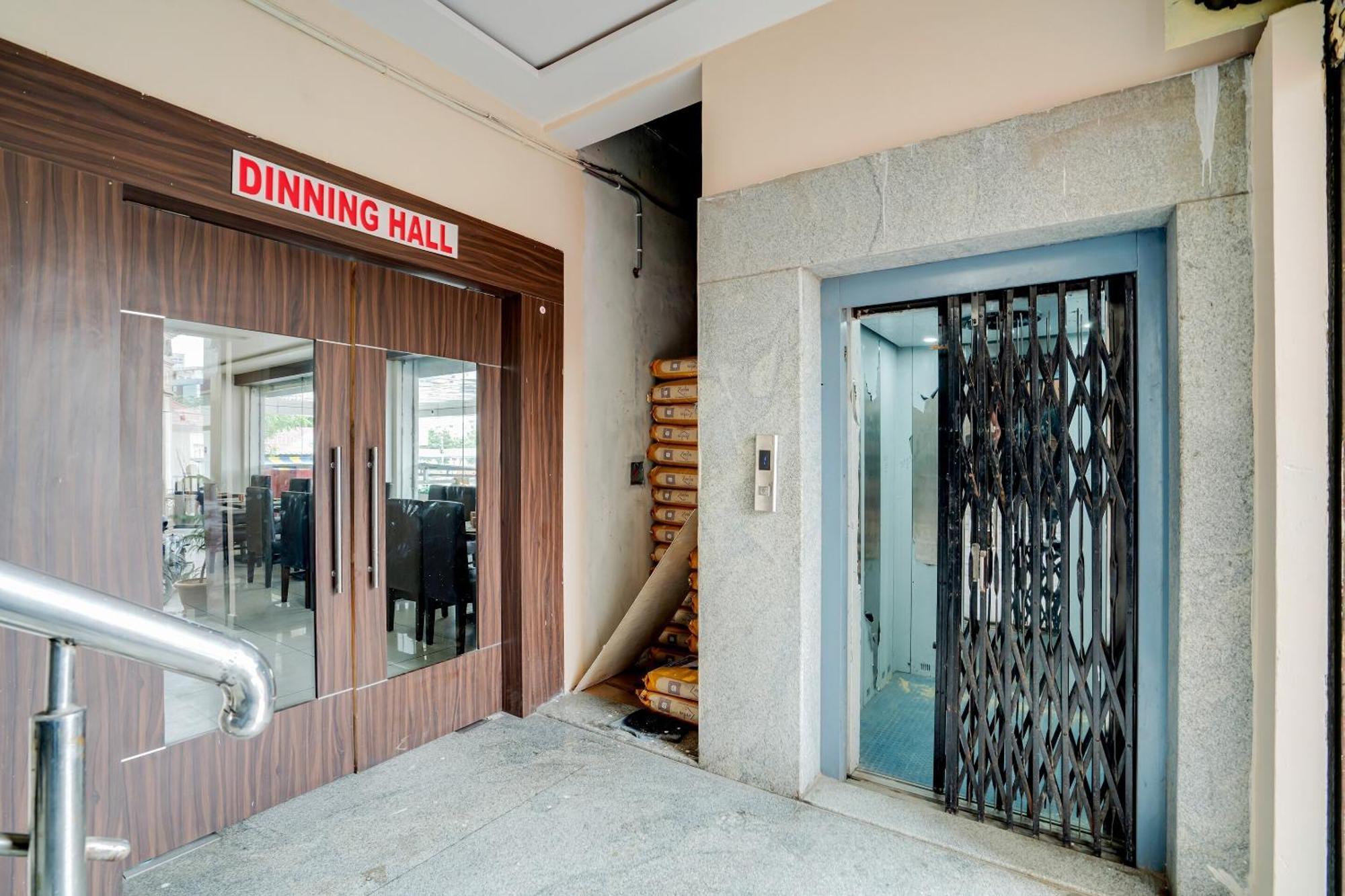Hotel O Alekhya Residency Cafe Bahar Sururnagar Экстерьер фото